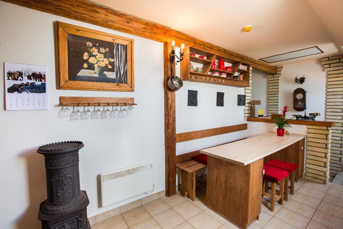 Bakony-Cinca Vendeghaz Hotel Szentgal Luaran gambar